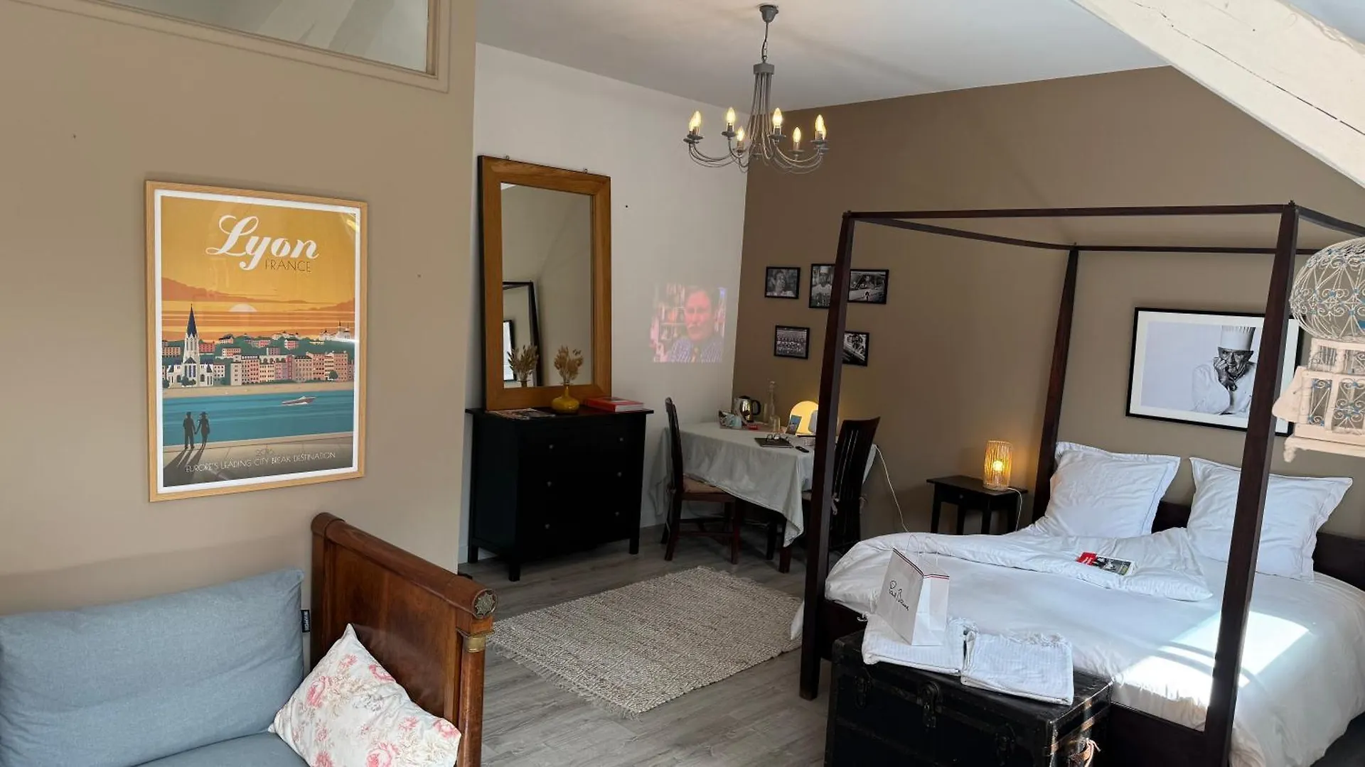 Chambre Univers Bocuse - A 200 M De La Legende Collonges-au-Mont-d'Or Bed & Breakfast